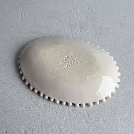 AYA COURVOISIER  PERLE OVAL PLATE