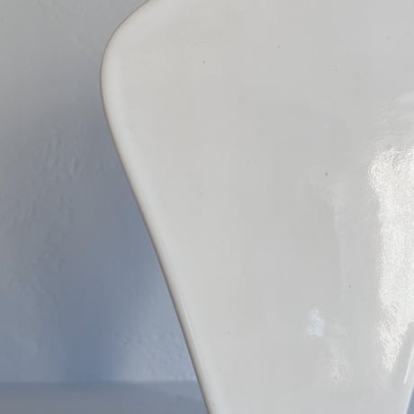 AYA COURVOISIER    vase DESSIN / WHITE