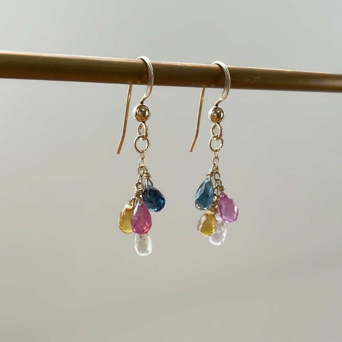 14kgfパライバカラーアパタイト・サファイアピアス/イヤリング 【公式