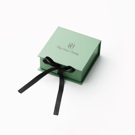 「縁結び」の象徴、肌に優しいチタンポストです　AMARA　リボンピアス〈チタンポスト〉