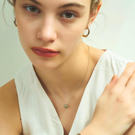 大人の美意識と響き合うくすみカラー　AARUSHI　グレイッシュダイヤモンド3.11ct　Ptネックレス