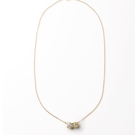 ２色のダイヤモンドをハートの傍に　AARUSHI　ダブルダイヤモンド1.82+2.35ct　18KYGネックレス