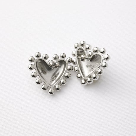 大人の可愛らしさと遊び心を　CARUS　ハートパールピアス
