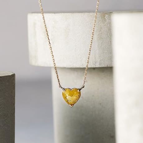 愛と神秘のハートダイヤモンド　AARUSHI　ハートイエローダイヤモンド1.3ct　10KYGネックレス