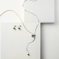 どんなスタイルも「今どき」に。より個性的に輝くための一本です　OFFSET　パールコンビＹ字ネックレス