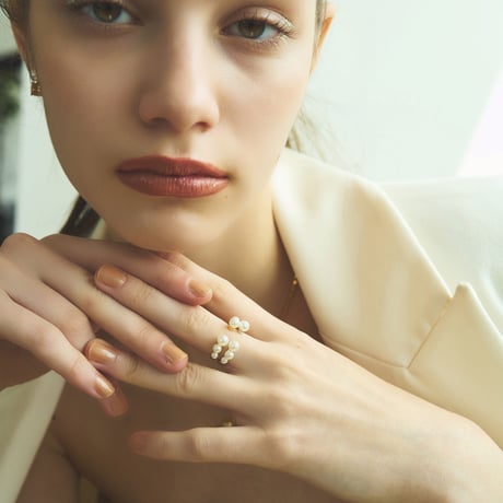 指先に宿る真珠色の輝き　CLARA　シルバー925製パールオープンリング