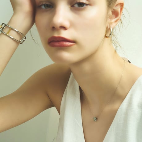 大人の美意識と響き合うくすみカラー　AARUSHI　グレイッシュダイヤモンド3.11ct　Ptネックレス