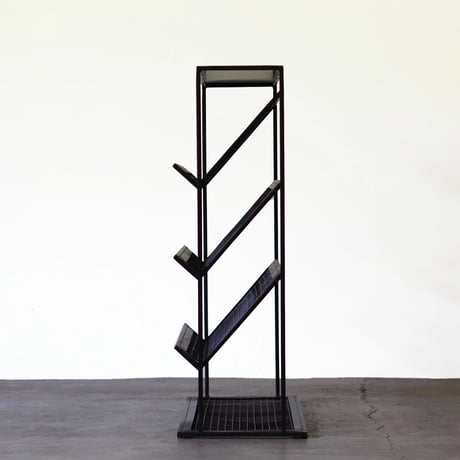 IRON DISPLAY MAGAZINE RACK