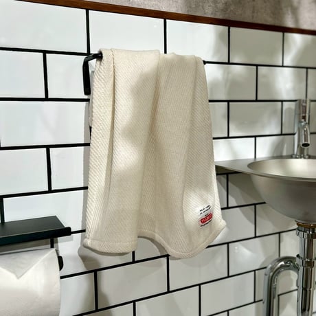COTTON TOWEL WITH VINTAGE EYELET