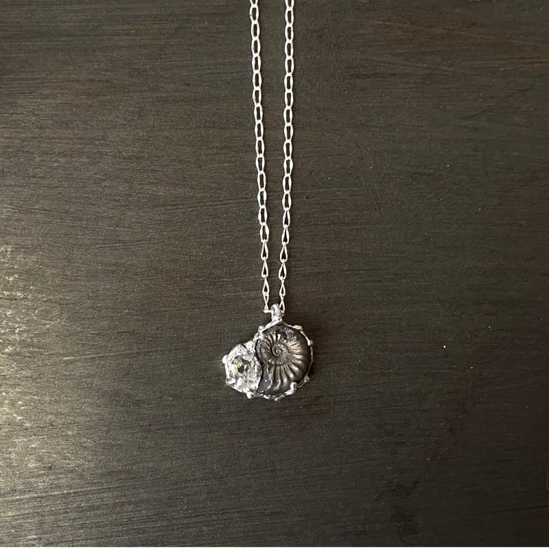 historia necklace】 パイライトアンモナイト+オイルインクォーツ | Idola