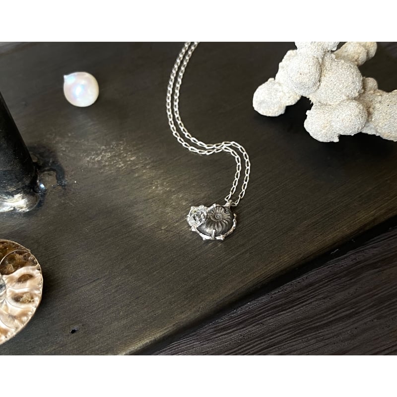 historia necklace】 パイライトアンモナイト+オイルインクォーツ | Idola