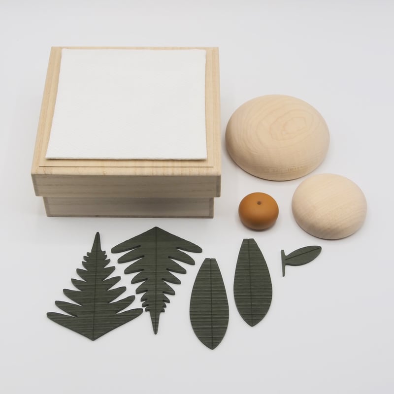 正月 鏡餅 木製 きのいい鏡餅 桐箱付き　日本製 木の鏡餅 きのいい鏡餅 桐箱・金襴敷布付き | Atelier Alt