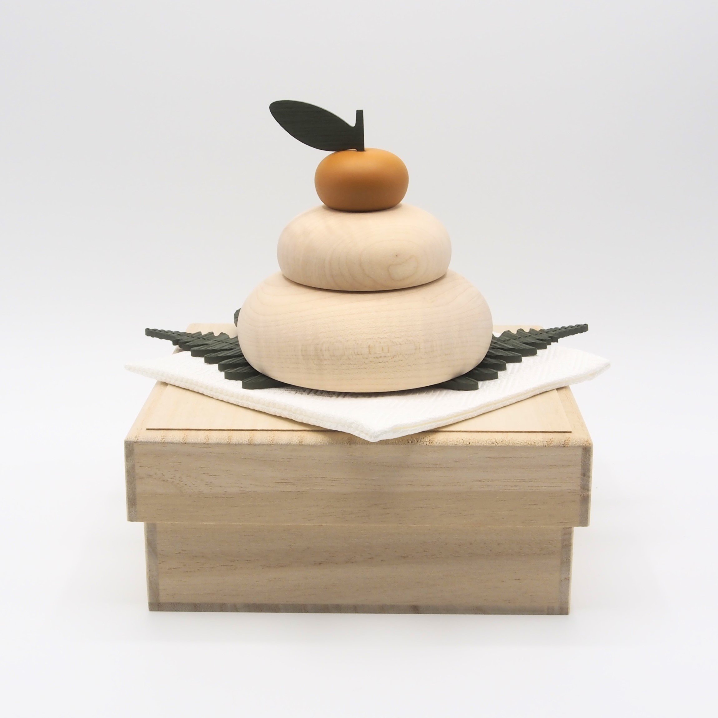 木の鏡餅 きのいい鏡餅 桐箱・金襴敷布付き | Atelier Alt