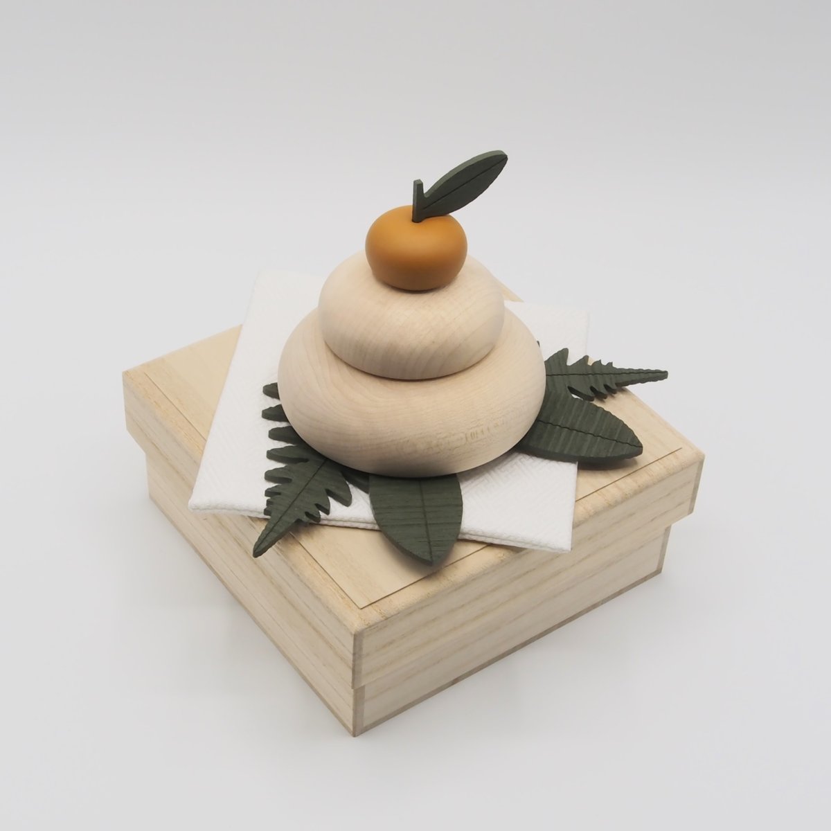 木の鏡餅 きのいい鏡餅 桐箱・金襴敷布付き | Atelier Alt