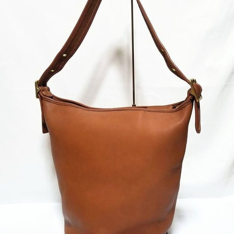 Vintage Coach 9085  Great preowned British Tan Glove Tanned Leather XL Duffle Sac Bucket Bag