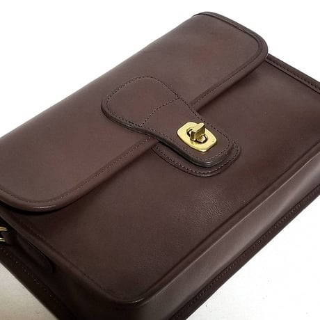 New Unused!  Vintage Coach 9832 Turnrock Clutch   Mahogany Glove Tanned Leather with Paper hangtag