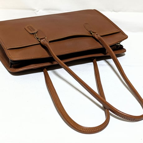 Excellent! Vintage Coach Very Rare Gramercy Brief  British Tan Glove Tanned Leather Shoulder Bag