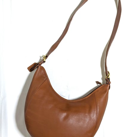 Vintage Coach  Very Rare 4142 Wooster Bag British Tan Glove Tanned Leather Shoulder Bag Crossbody