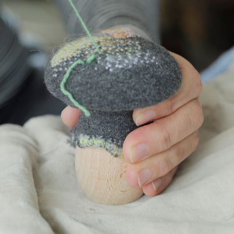 [Darning Set]　赤に白の水玉のダーニングマッシュルームセット（説明書と糸付き）