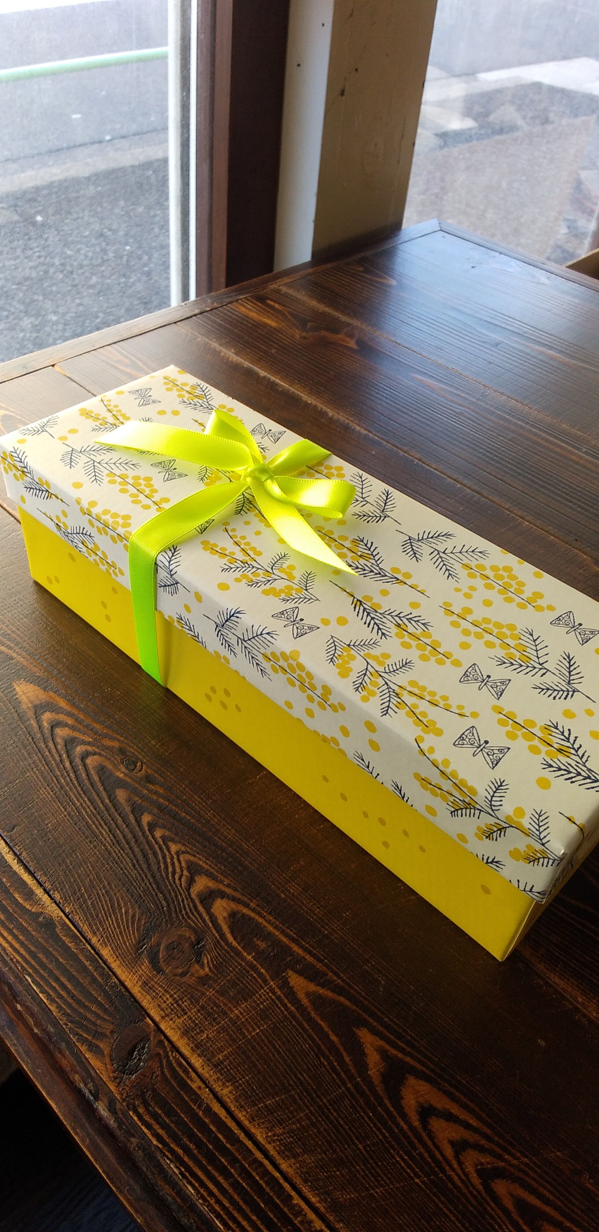 クール便送料込み ギフトBOX(ミモザ)(お菓子はお任せ) | NICOL online