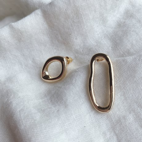 ゴールド×アシンメトリーピアス
