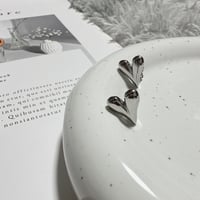 シンプルなハートのピアス