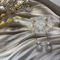 クリアフラワーの揺れるピアス/イヤリング