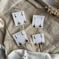 シンプルな揺れるピアス/イヤリング