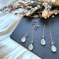 【在庫限り】揺れるオーロラしずくピアス/イヤリング