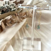 クリスタルパラダイスシャインとゴールドのピアス/イヤリング