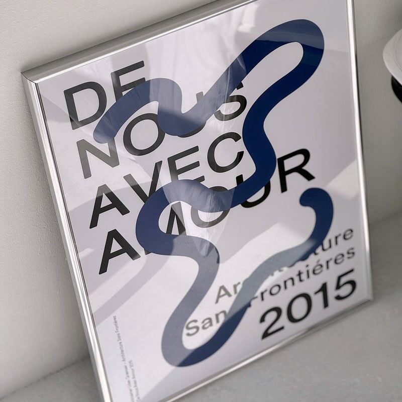 poster-03077 blue curvy line and black text シルバ