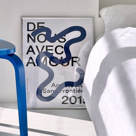 poster-03077　blue curvy line and black text シルバーフレーム アートポスター 50×40cm
