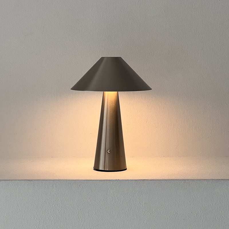 light-03346 USB アイアン テーブルランプ コードレス LED | ART OF