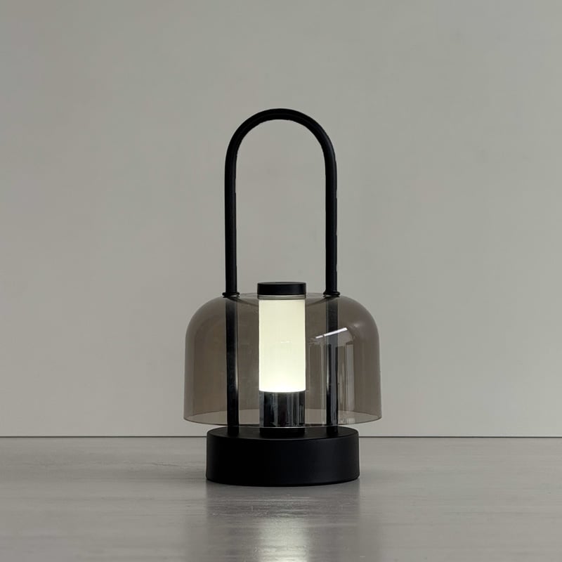 light-03357 USB ハンドル付き スモークグレー ポータブルランプ | ART