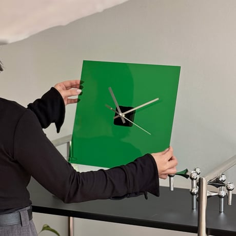 clock-03095　カラーアクリル スクエア 置き時計 静音
