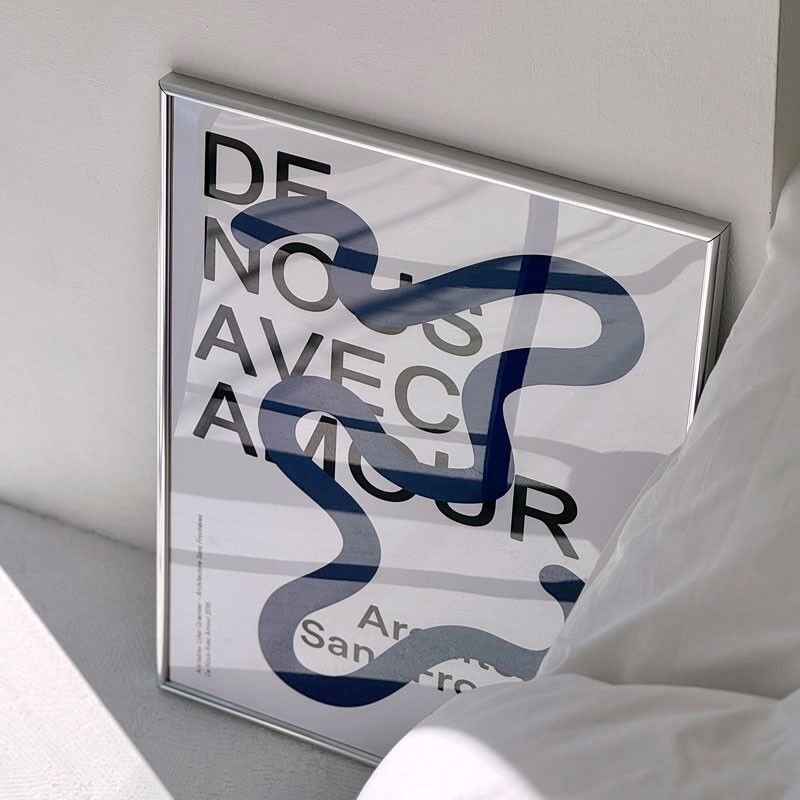 poster-03077 blue curvy line and black text シルバ
