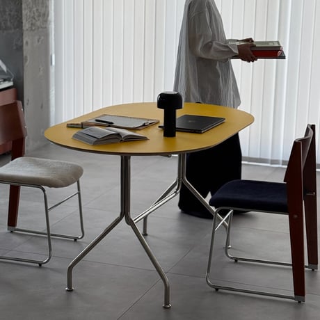 予約販売6月中旬～6月下旬頃発送予定　table-03227　プライウッド イエロー オーバルデスク 140cm×87cm
