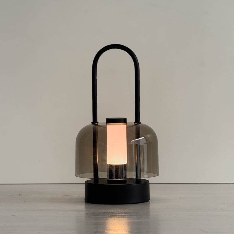 light-03357 USB ハンドル付き スモークグレー ポータブルランプ | ART