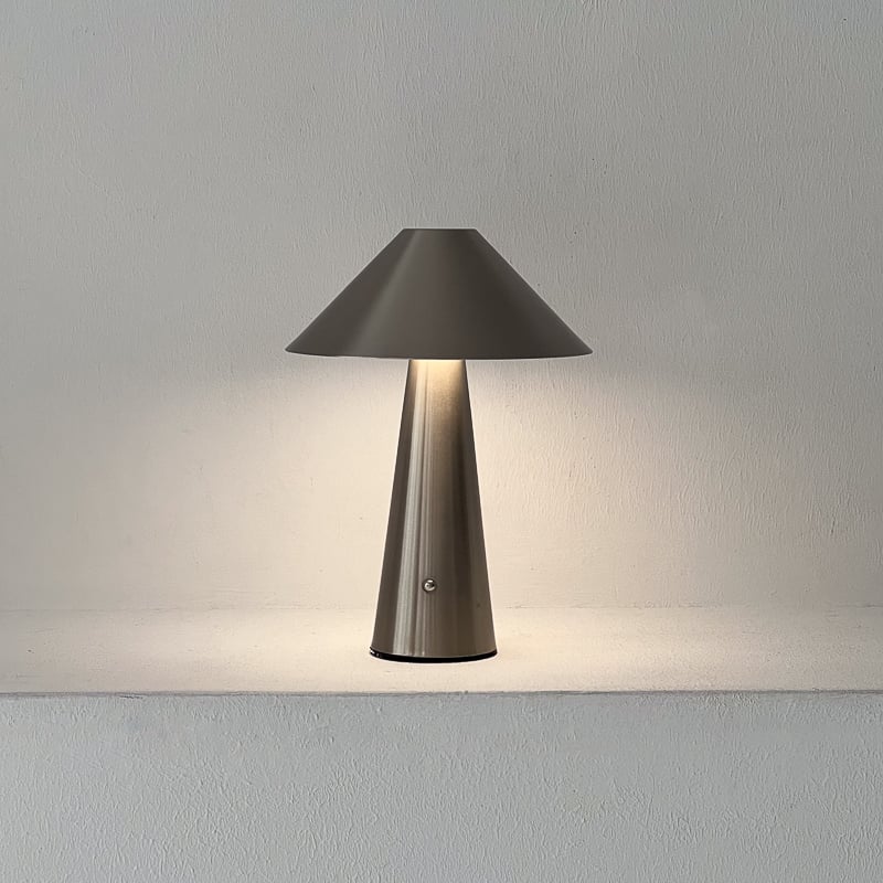 light-03346 USB アイアン テーブルランプ コードレス LED | ART OF