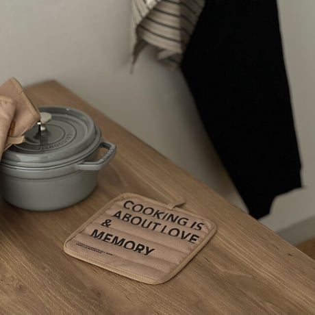 kitchen-03033　レタリング スクエア 鍋敷き ループ付き