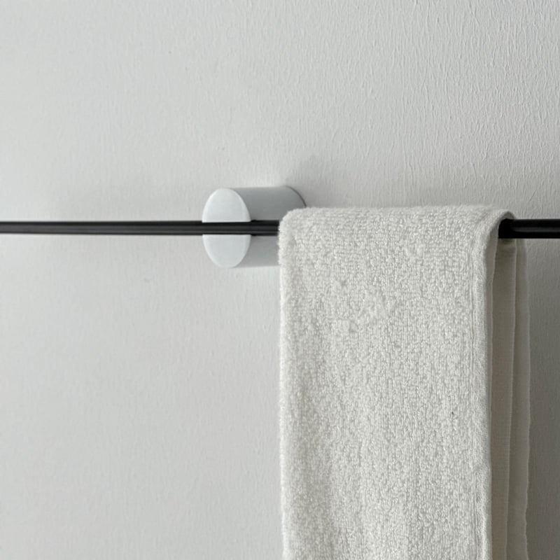 wall-03090 ブラックバー×ホワイト支柱 スライド ライン タオル