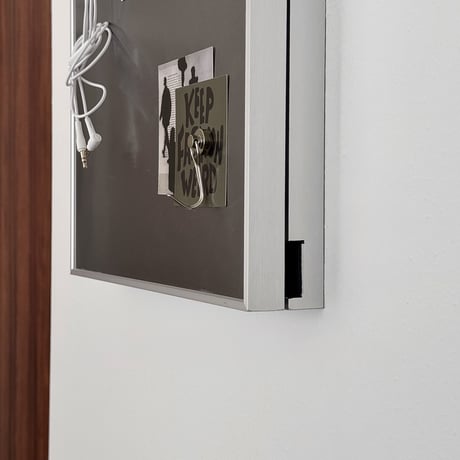 poster-03187　【スイッチ隠し】縦型 スライド式 ステンレス マグネットボード