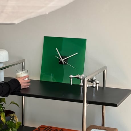 clock-03095　カラーアクリル スクエア 置き時計 静音