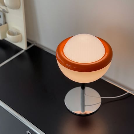 light-03394　USB スペースエイジデザイン 3色調光 テーブルランプ LED