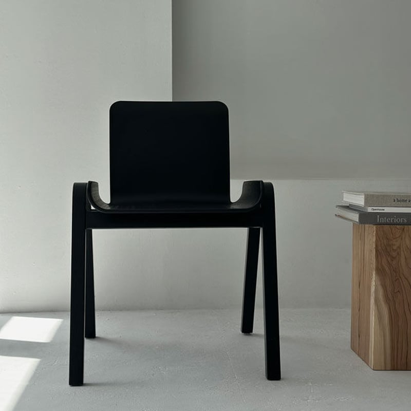 chair-03042 contrast スタッキング チェア | ART OF BLACK