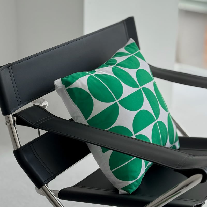 ビヨルク　クッションカバー　ドーナツ柄　ブラック ビヨルク / クッションカバー / ブラック x ホワイト / ドーナツ柄