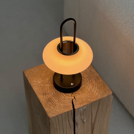 light-03332　USB ellipseシェード ハンドル付き LED テーブルランプ