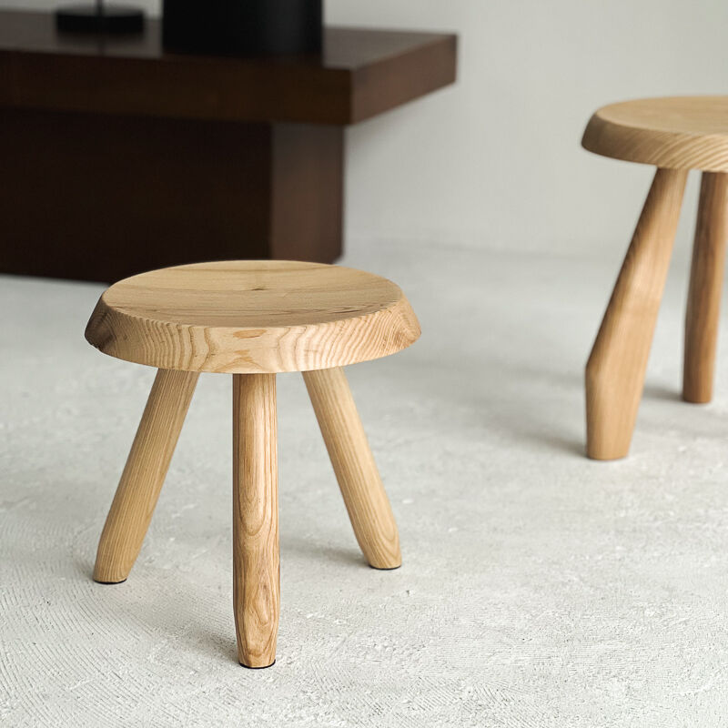 stool-03048 ラウンド 無垢材 3本脚 ロースツール | ART OF BLACK