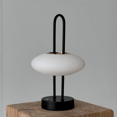light-03332　USB ellipseシェード ハンドル付き LED テーブルランプ