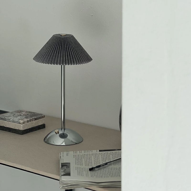 light-03271 USB プリーツシェード スリムスタンド テーブルランプ LED